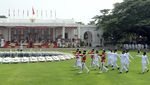 Presiden Jokowi Pimpin Upacara Pengibaran Sang Saka Merah Putih di Istana