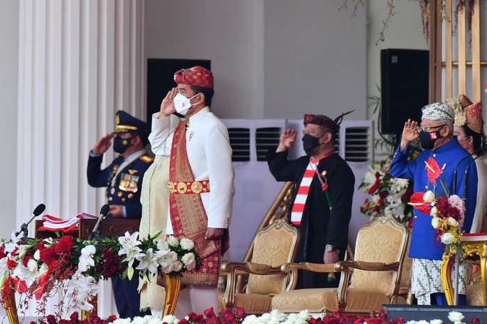 Pengibaran Bendera Istana 17 an di istana merdeka