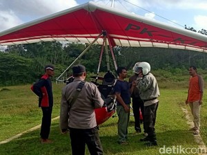 Cuaca Buruk, Bendera Merah Putih Raksasa di Langit Banyuwangi Batal Dikibarkan