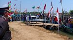 Saat Nelayan Ikut Upacara Bendera dari Atas Kapal
