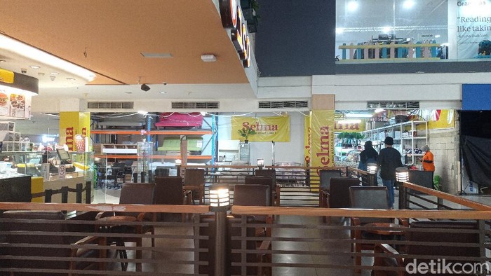 Plaza Kalibata Masih Sepi Pengunjung.