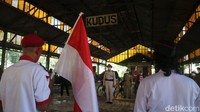 Rangkaian acara di eks Stasiun Kudus yakni penghormatan kepada sang Merah Putih. Mulai dari menyanyikan Indonesia Raya, hingga membawa puisi yang bertemakan tentang Kemerdekaan Indonesia. 