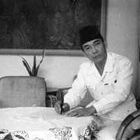Peci dan Power Dressing Bung Karno, Gaya yang Mendekatkan Diri dengan Rakyat