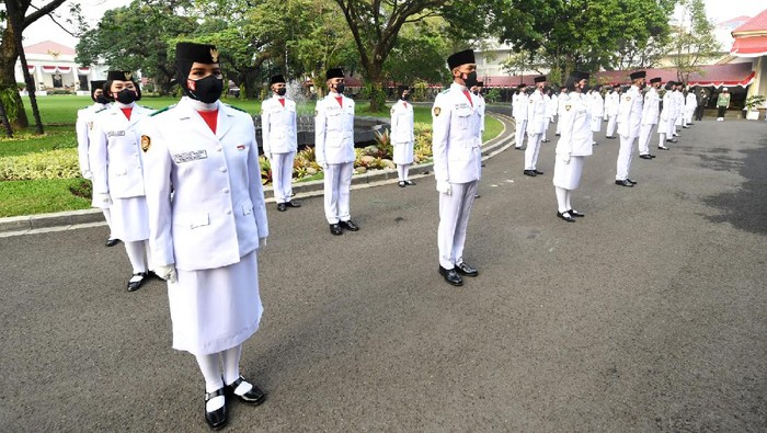 Potret Tim Indonesia Tangguh yang Siap Kibarkan Merah Putih di Istana Upacara detik-detik proklamasi kemerdekaan Indonesia digelar di halaman Istana Merdeka. Adalah Tim Indonesia Tangguh yang bakal mengibarkan bendera Merah Putih.