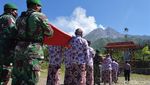 Rayakan HUT RI, Bendera Merah Putih Berkibar di Lereng Merapi