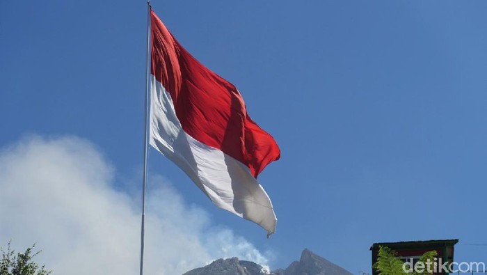 Rayakan Hut Ri Bendera Merah Putih Berkibar Di Lereng Merapi