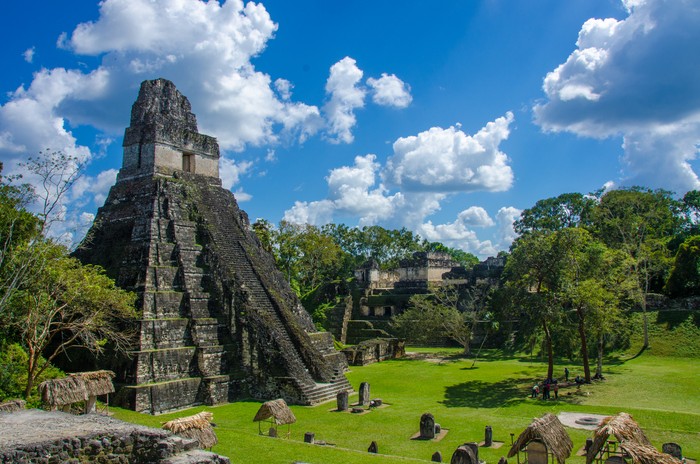 Reruntuhan suku Maya di Kota Tikal
