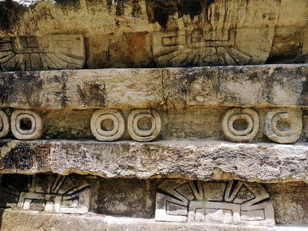 Sistem pemurnian air bangsa Maya menggunakan bahan zeolit. Zeolit adalah mineral vulkanik yang terbuat dari alumunium, silikon, dan oksigen yang terbentuk ketika abu vukanik bereaksi dengan air tanah alkali. (Getty Images/iStockphoto) Sistem pemurnian air bangsa Maya menggunakan bahan zeolit. Zeolit adalah mineral vulkanik yang terbuat dari alumunium, silikon, dan oksigen yang terbentuk ketika abu vukanik bereaksi dengan air tanah alkali. (Getty Images/iStockphoto)