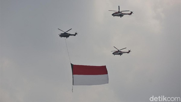 Saat Merah Putih Hiasi Langit Ibu Kota di Hari Kemerdekaan RI