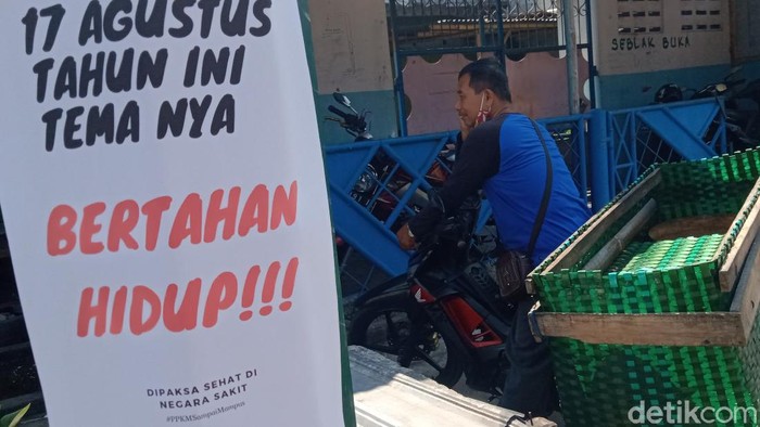 Selebaran Dipaksa Sehat di Negara Sakit