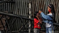 Perlu diketahui kegiatan ini diikuti oleh Kelas Jurnalis Cilik yang ada di pesisir utara Jakarta. Anak-anak tampak sangat antusias.