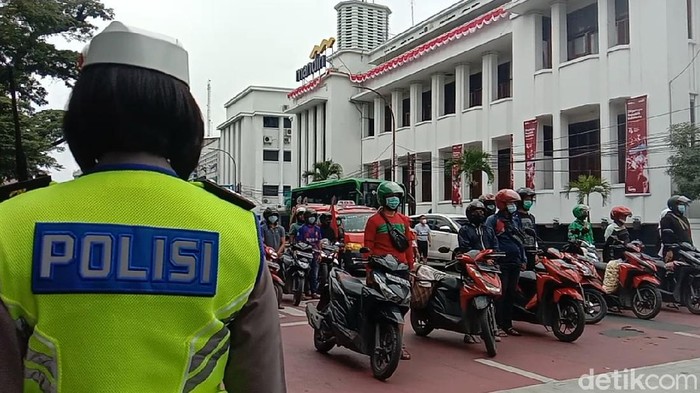 Suasana Saat Detik-detik Proklamasi di Jalan Balai Kota Medan (Ahmad Arfah/detikcom).