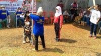 Upacara sendiri digelar di salah satu lahan kosong di Kompleks Perumahan Putri Aida, Tanjungsari, Kajen, Pekalongan.  