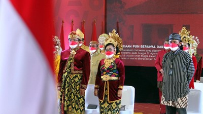 Tumbuhkan Nasionalisme dengan Berbusana Daerah