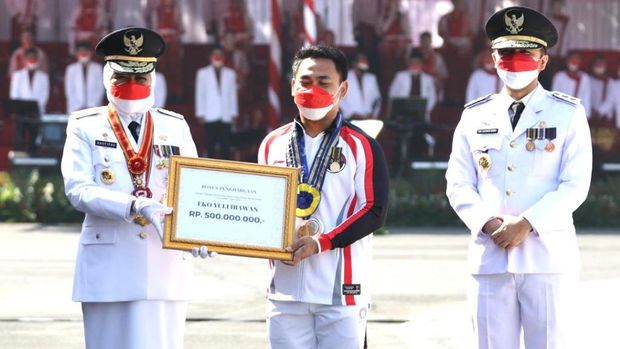 upacara hut ri di grahadi