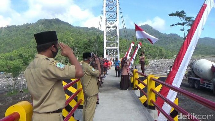 upacara hut ri di lumajang
