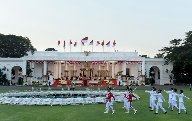 UPACARA PENURUNAN BENDERA MERAH PUTIH