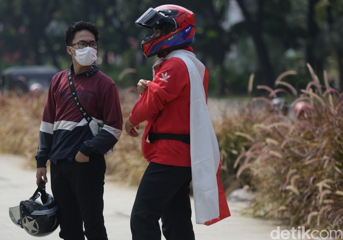 Yang Unik dan Nyentrik di Upacara HUT Ke-76 RI Meski tak menggelar perayaan upacara HUT ke-76 RI secara langsung di depan istana seperti tahun-tahun sebelumnya akibat pandemi. Banyak warga yang justru yang menikmati kemeriahan itu di plaza Monas, Jakarta. Ini potretnya.