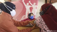 Program vaksinasi Merdeka pun disambut baik warga, sejumlah warga nampak sangat antusias mendatangi sentra vaksin.