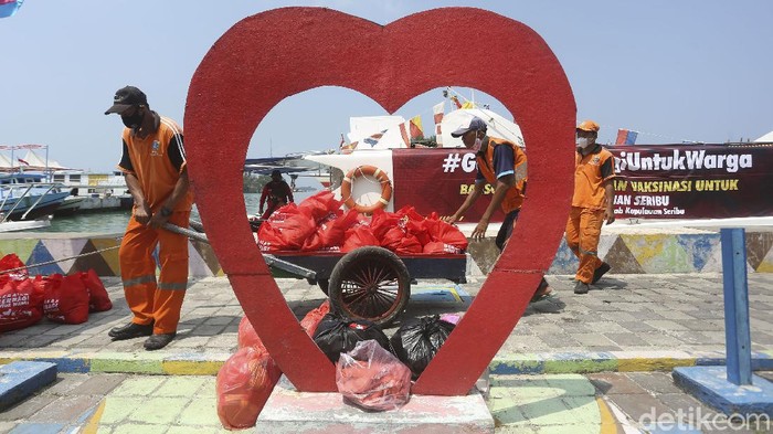 Hingga hari ini sebanyak 81,23 persen warga di Kepulauan Seribu sudah divaksinasi COVID-19. Program ini disambut baik warga.