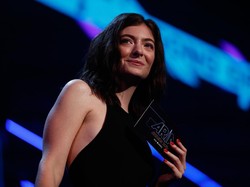 Sita Kaus Palestina Penonton saat Konser Lorde, The O2 Minta Maaf