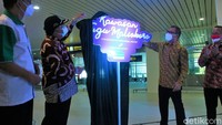 Direktur Utama PT Angkasa Pura I (Persero) Faik Fahmi, saat meresmikan kawasan Tugu Malioboro YIA, Selasa (17/8/2021) mengatakan, dihadirkannya kawasan Tugu Malioboro YIA merupakan salah satu perwujudan visi AP.1 untuk menghadirkan Indonesia experience di bandara-bandara kelolaan, salah satunya di YIA ini. Selain itu juga mewujudkan komitmen inovasi layanan dan kontribusi terhadap perekonomian daerah. 