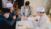 Muhammad Alvin Faiz jadi sorotan usai menikahi Henny Rahman yang merupakan mantan istri sahabatnya sendiri. Padahal baru dua bulan lalu ia bercerai resmi dengan sang mantan istri, Larissa Chou.