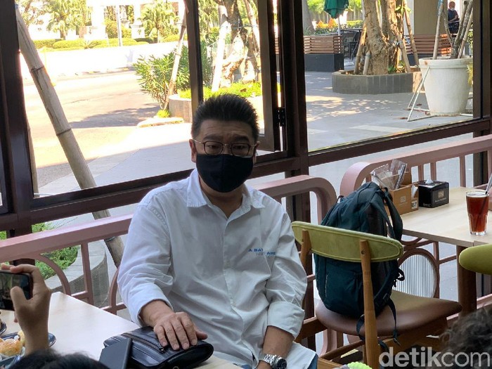 Ketua Asosiasi Pengelola Pusat Belanja Indonesia (APPBI) Jawa Timur, Sutandi Purnomosidi menyebut, masih banyak pekerja di mal yang belum divaksin.