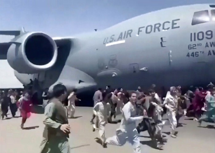 Warga terus memadati Bandara Kabul, Afghanistan. Mereka berniat meninggalkan negaranya.