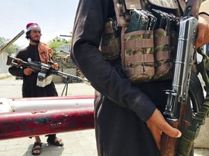 Taliban Bersenjata Ketuk Rumah Warga Afghanistan, Minta Kembali Bekerja