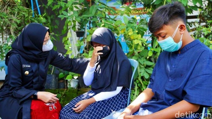 Sekitar 500 anak di Banyuwangi menjadi  yatim, piatu bahkan yatim piatu selama pandemi COVID-19. Mereka kehilangan orang tua yang meninggal terpapar COVID-19.