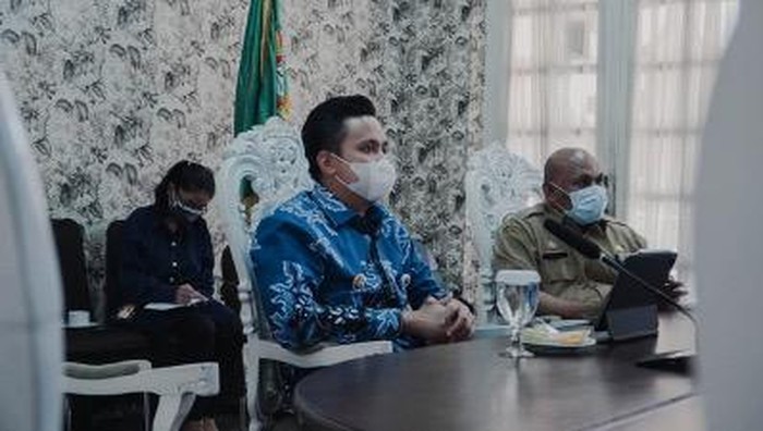 Bupati Kendal Dico Ganinduto