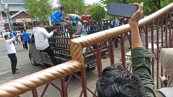 Demo mahasiswa di Aceh Dibubarkan polisi (Agus-detikcom)