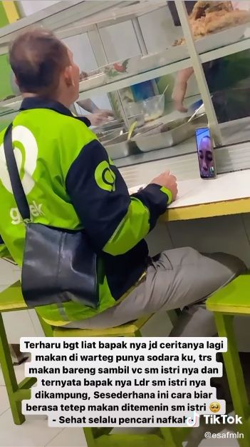 Bikin Baper! Driver Ojol Ini Makan Siang Bareng Istri via Video Call
