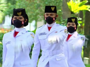 Bangganya Buruh Pabrik di Riau, Putrinya Jadi Paskibraka di Istana Merdeka