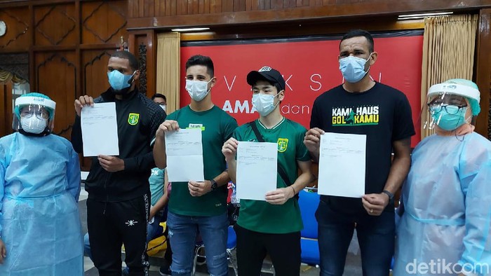 empat  pemain asing surabaya divaksin astrazeneca