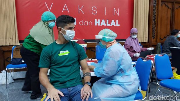 empat  pemain asing surabaya divaksin astrazeneca