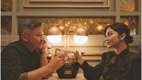 Gading yang pemeran Broto berselingkuh dari Ayu (Ariel Tatum) dengan Anya (Anya Geraldine). Perselingkuhan itu bahkan sampai membuat Anya hami Foto: Instagram @gadingmarten