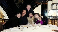 Ia membuka usaha kopi karena berawal dari kecintaannya pada kopi. Ia sering ngopi bersama teman-temannya, salah satunya bersama Raffi Ahmad dan Nagita Slavina. Foto: Instagram @gadingmarten