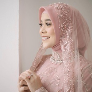3 Gaya Hijab Lesti Kejora Saat Upacara Adat Sunda Hingga Siraman Jelang Nikah
