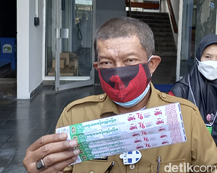 Pemkot Yogyakarta menciptakan gelang vaksin.