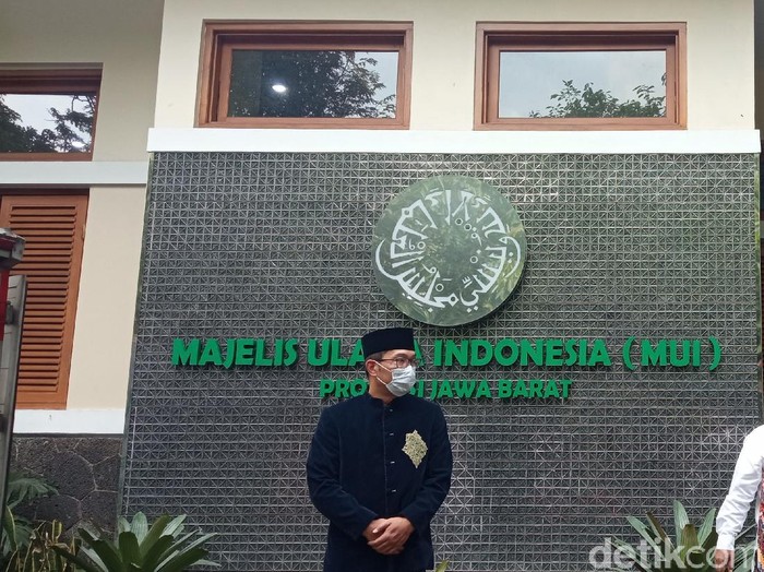 Gubernur Jabar Ridwan Kamil di kantor MUI