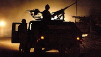 Humvee malah disebut sebagai tulang punggung angkatan bersenjata AS karena beragam fungsi kerja yang mampu dilakukan kendaraan ini. Saat pasukan koalisi menggempur Irak, dikabarkan ada 10.000 Humvee diturunkan. Getty Images/Scott Nelson