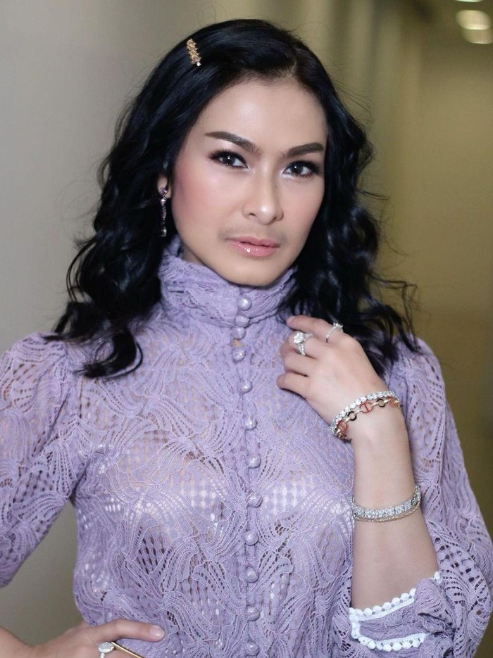 Iis Dahlia Iis Dahlia