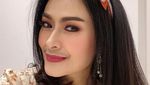 Potret Iis Dahlia Manis dengan Kumis Tipis yang Dicibir Netizen