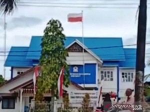Merah Putih Dipasang Terbalik Jadi Ironi di Kantor Pemerintah