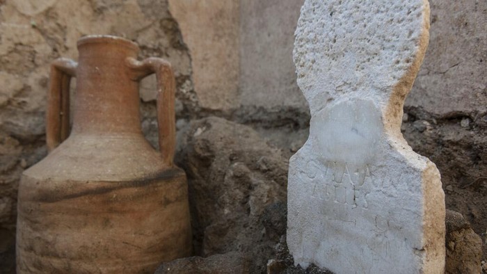 In this undated photo released by the Pompeii archeological park, a urn found in the necropolis of Porta Sarno, in an area not yet open to the public in the east of Pompeii’s urban center. Archaeologists in the ancient city of Pompeii have discovered a remarkably well-preserved skeleton during excavations that also shed light on the cultural life of the city before it was destroyed by a volcanic eruption in AD 79. The discovery is unusual since most adults were cremated at the time. (Alfio Giannotti/Pompeii Archeological Park via AP)