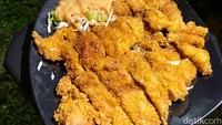Salah satu menu yang ditawarkan adalah Chicken Katsu. Berbeda dengan yang lain, Chicken Katsu disini memiliki ukuran yang jumbo. Foto: detikcom/Riska Fitria
