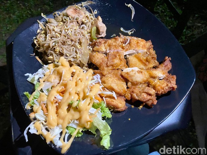 Jejepangan: Kriuk Gurih Chicken Katsu Jumbo dI Warung Tenda Jepang