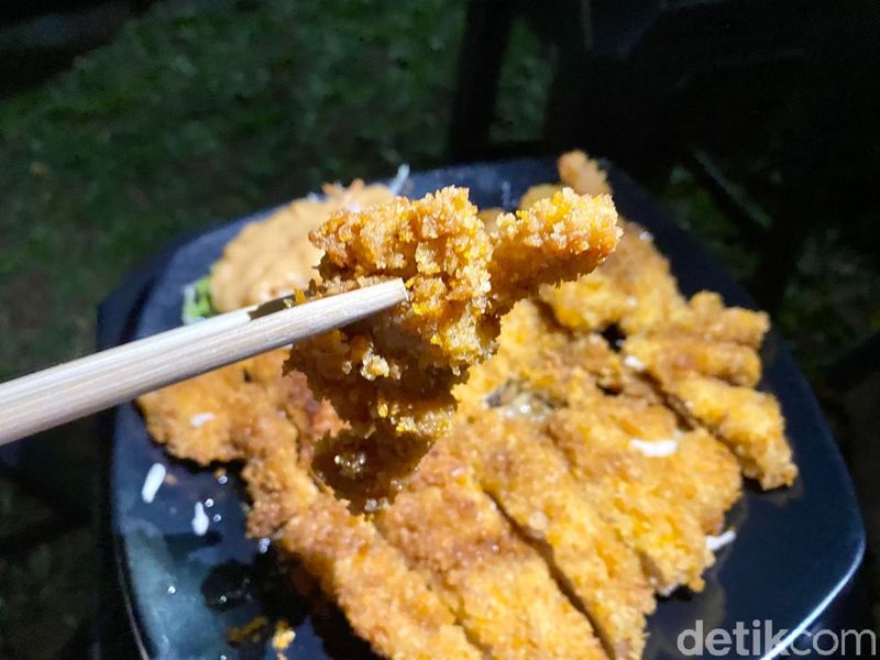 Jejepangan: Kriuk Gurih Chicken Katsu Jumbo dI Warung Tenda Jepang